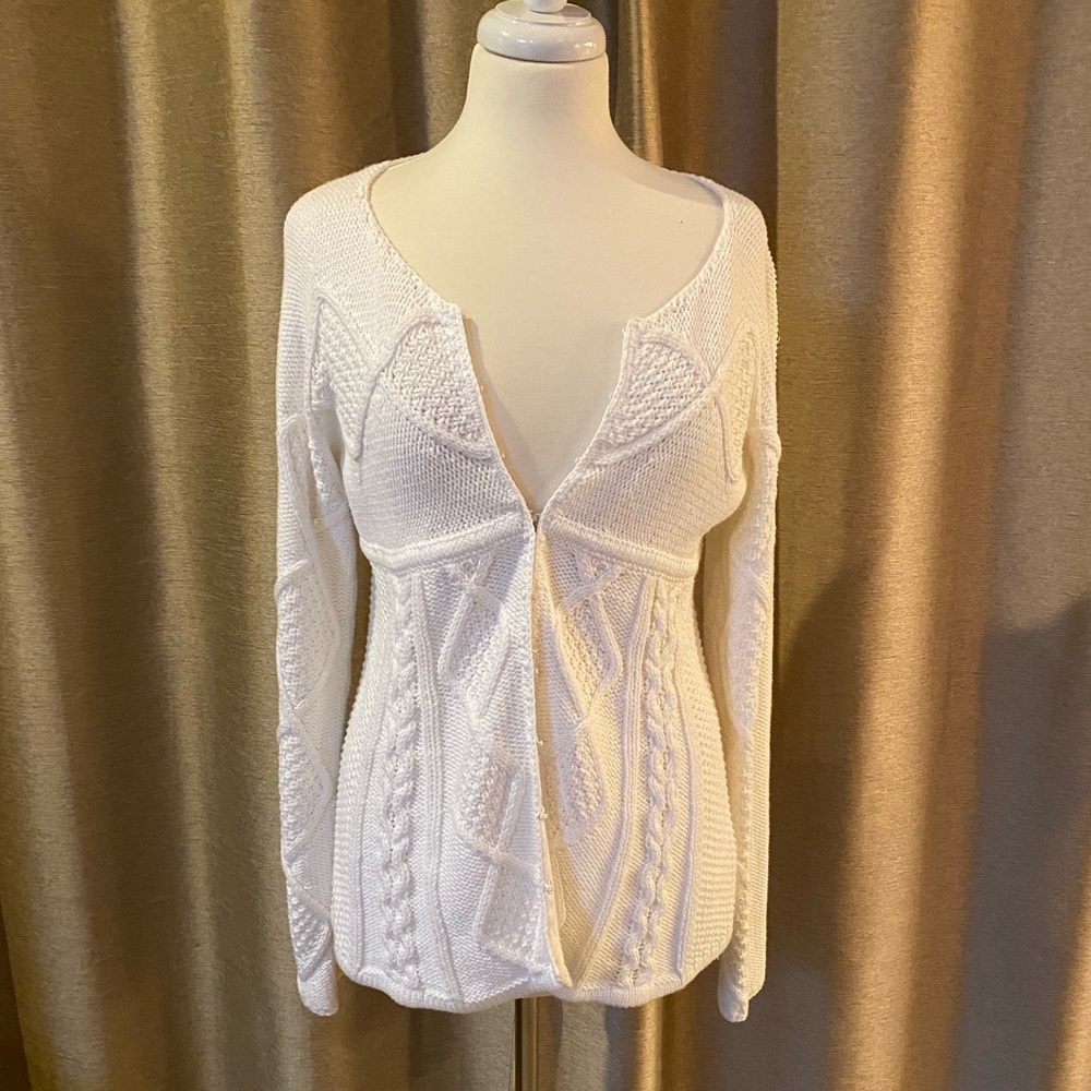 Loop buttoned cardigan with detailed pattern